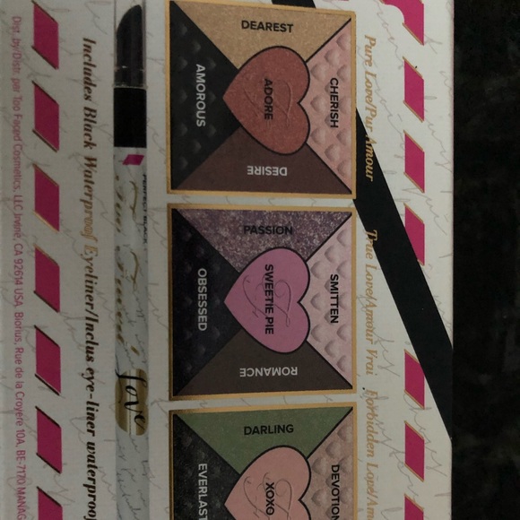 Too faced love eyeshadow palette - Picture 10 of 10